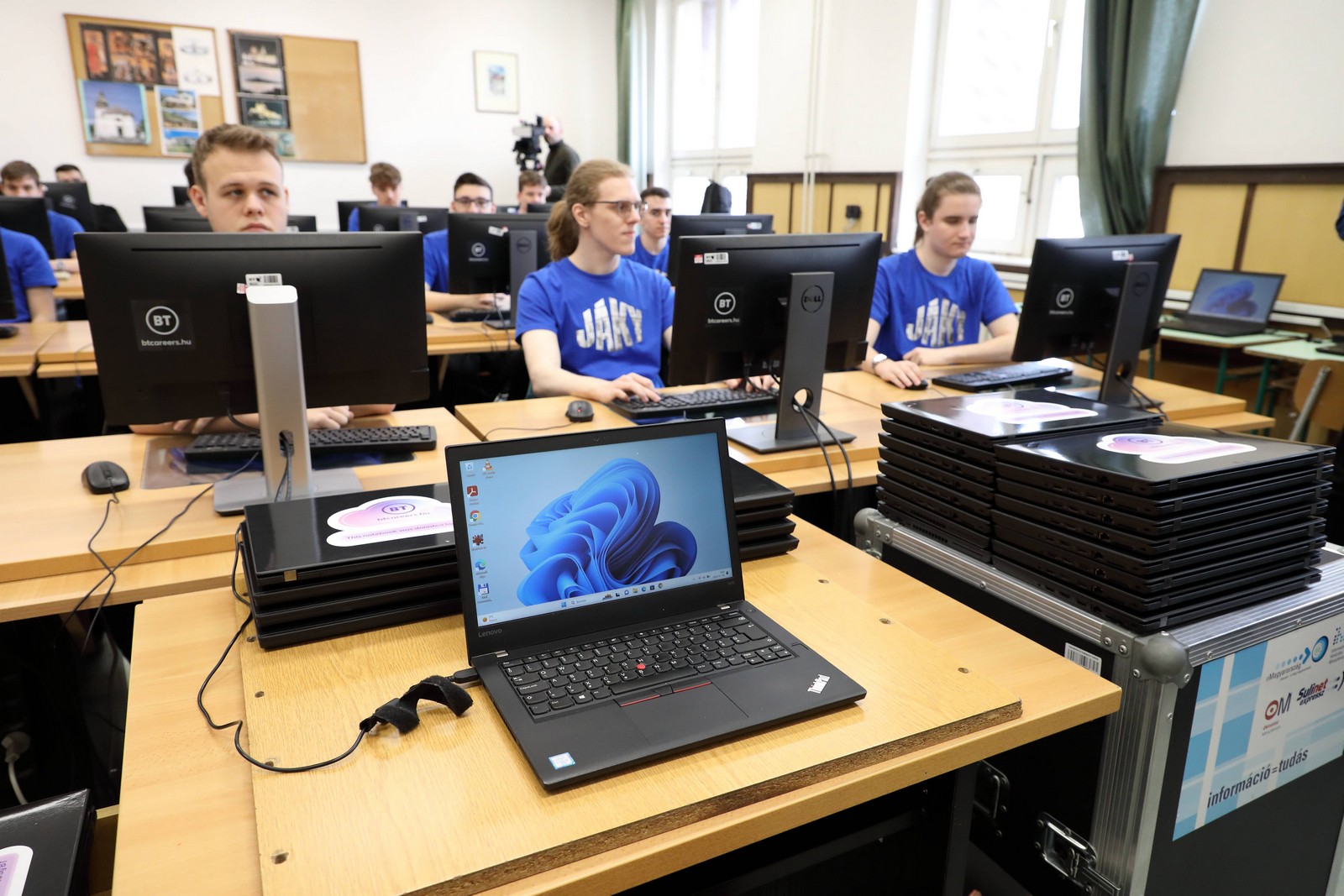 Új digitális eszközöket kapott a Jáky József Technikum